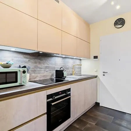 Cozy With Full Kitchen & Workspace Appartement