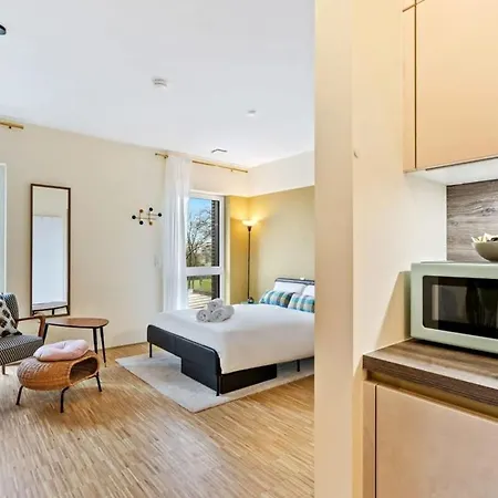 Cozy With Full Kitchen & Workspace Apartment *